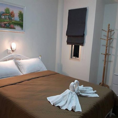 Baan Suan Geb Tawan Hotell Lop Buri Exteriör bild