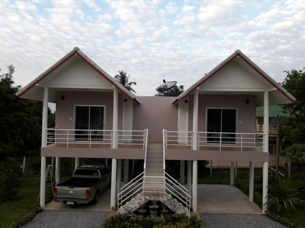 Baan Suan Geb Tawan Hotell Lop Buri Exteriör bild