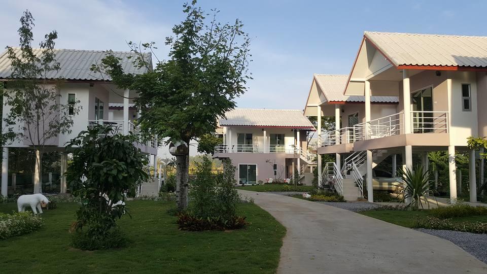 Baan Suan Geb Tawan Hotell Lop Buri Exteriör bild