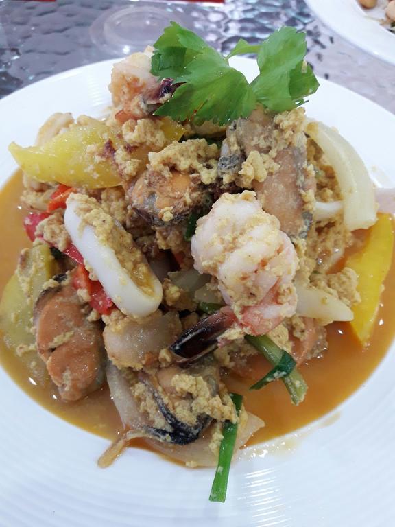 Baan Suan Geb Tawan Hotell Lop Buri Exteriör bild