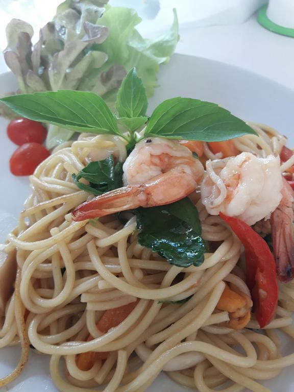 Baan Suan Geb Tawan Hotell Lop Buri Exteriör bild